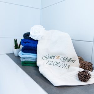 Handtuch Hochzeit Motiv bestickt Carmen